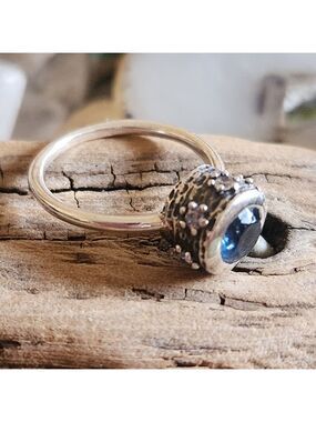 GRACE & HEART .925 SILVER BLUE SWAROVSKI CRYSTAL RING SIZE 6